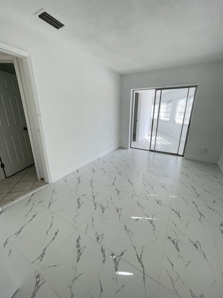 7200 Nw 77th St #1 - Photo 3 of 10