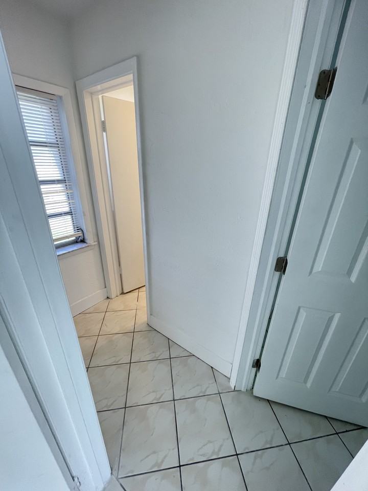 7200 Nw 77th St #1 - Photo 4 of 10