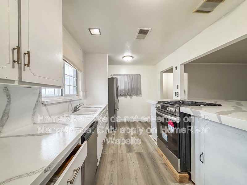 15117 Prado Ct - Photo 2 of 17