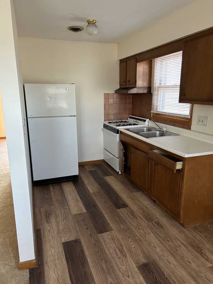 821 S Pasfield St #3 - Photo 6 of 9