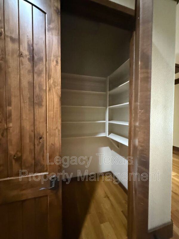 875 N Main St - Photo 5 of 10