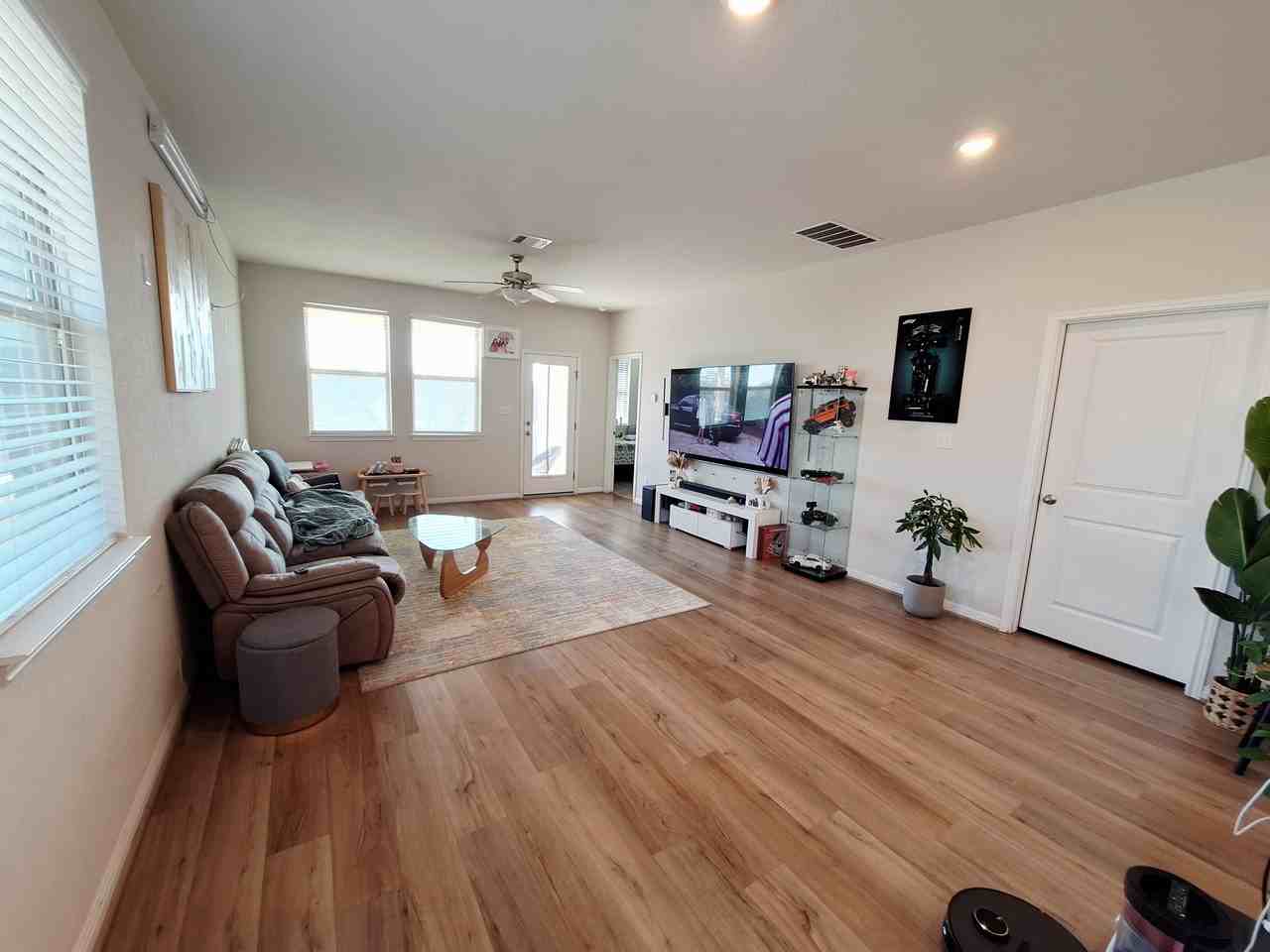 417 Dipprey Ln #1 - Photo 4 of 26