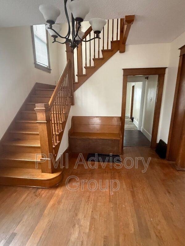 734 Sw Lindenwood Ave - Photo 3 of 11