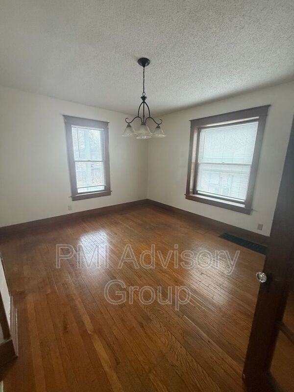 734 Sw Lindenwood Ave - Photo 5 of 11