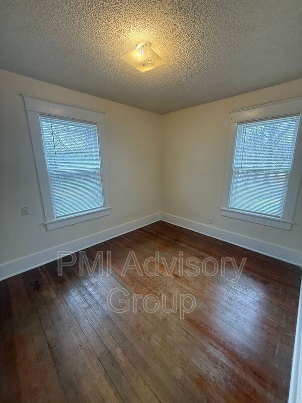 734 Sw Lindenwood Ave - Photo 7 of 11