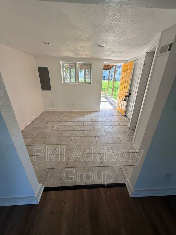 1409 Ne Sardou Ave - Photo 5 of 17