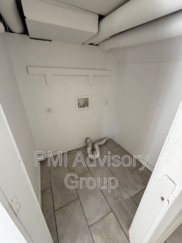 1409 Ne Sardou Ave - Photo 7 of 17