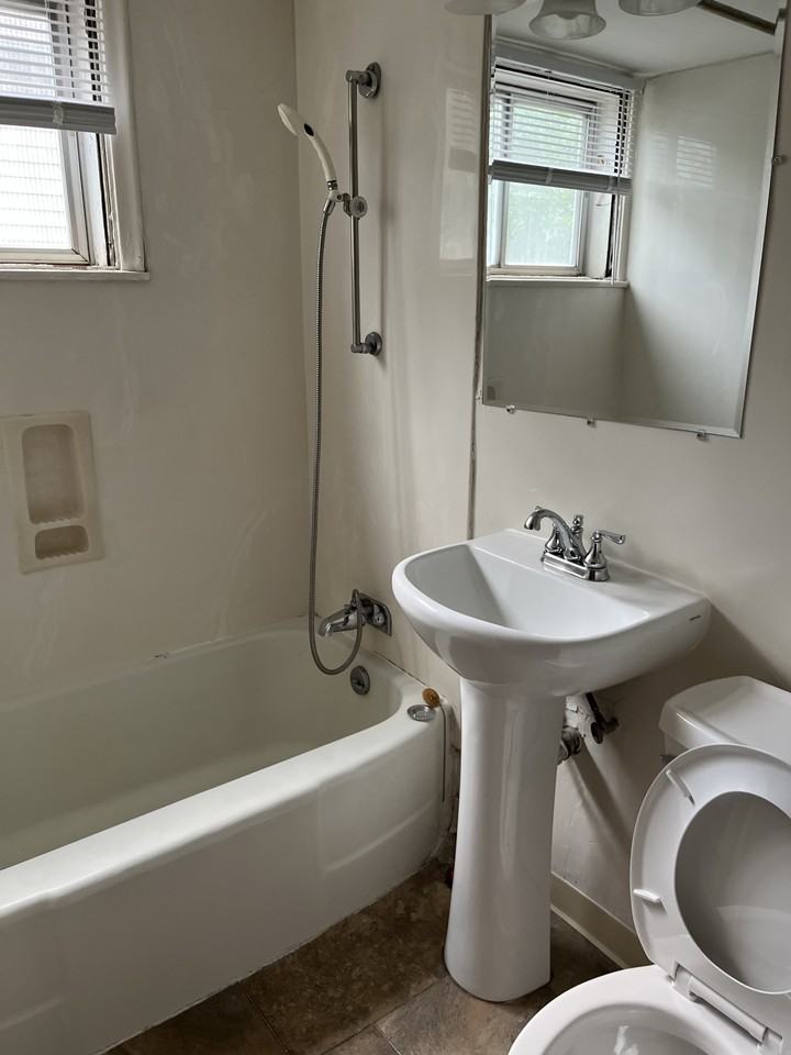 1486 Larpenteur Ave W #9 - Photo 5 of 14