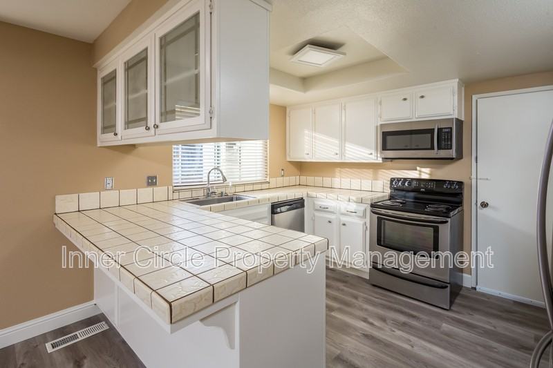 304 Cabrillo Pl - Photo 5 of 10