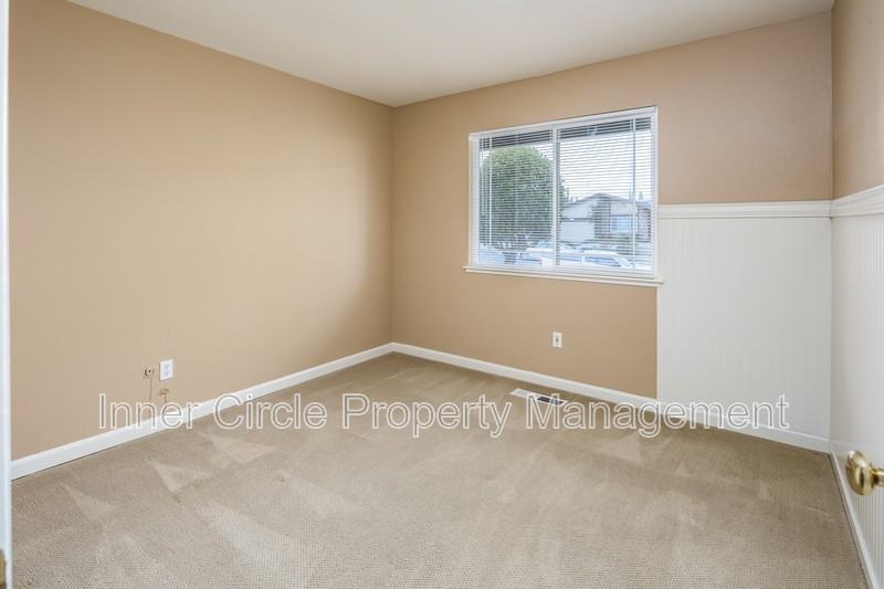 304 Cabrillo Pl - Photo 7 of 10