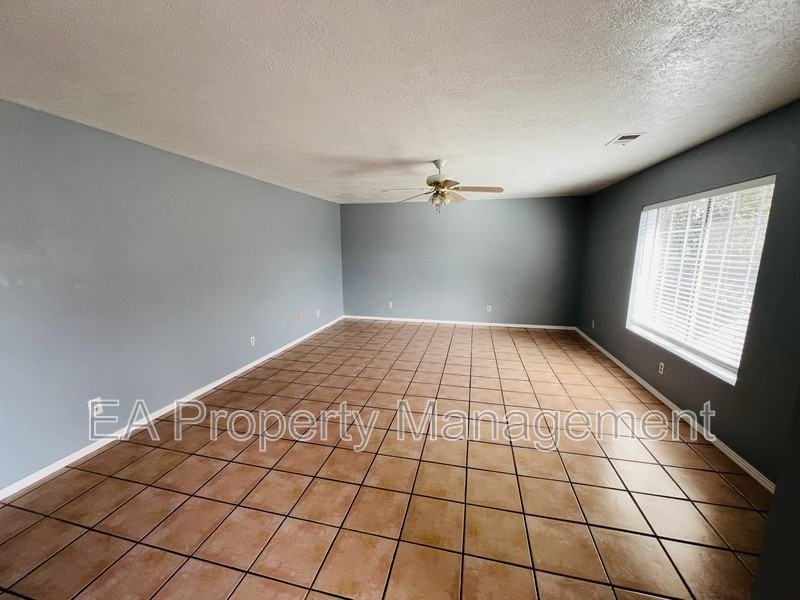 1225 11th St Se - Photo 3 of 18