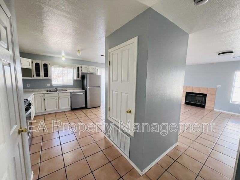 1225 11th St Se - Photo 5 of 18