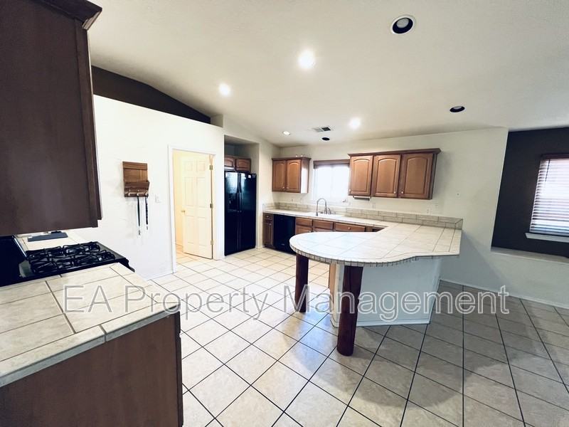 4616 Stafford Pl Nw - Photo 6 of 23