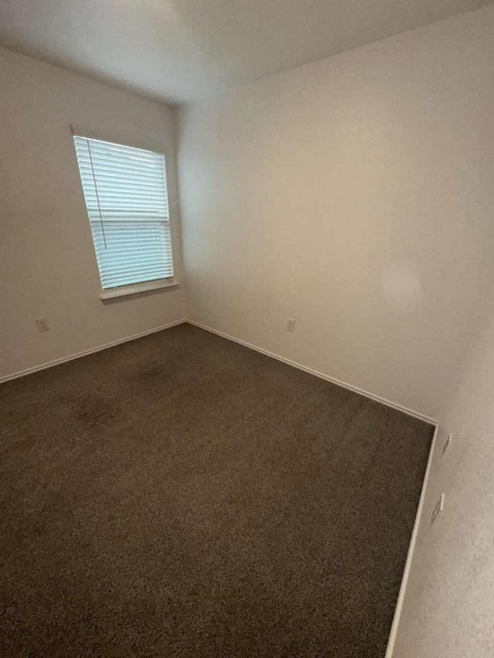 711 Kimble Dr #B - Photo 5 of 11