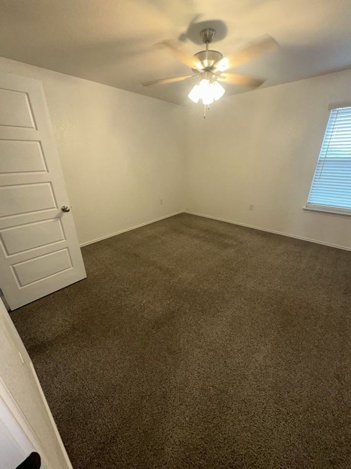 711 Kimble Dr #B - Photo 7 of 11