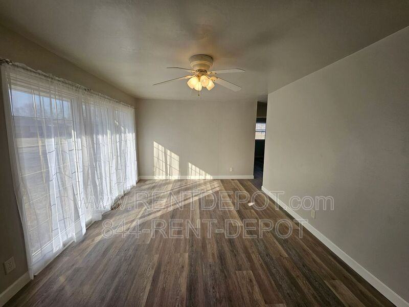925 N Kelsey Ave - Photo 2 of 9