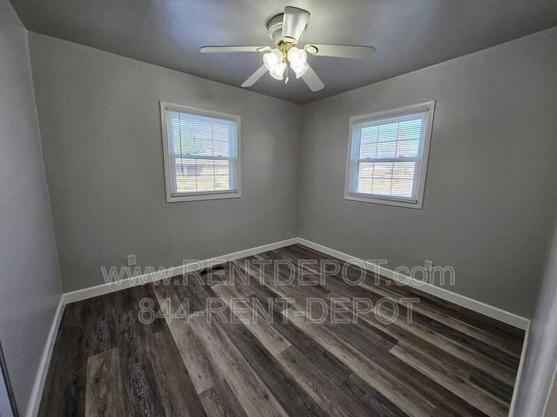 925 N Kelsey Ave - Photo 5 of 9
