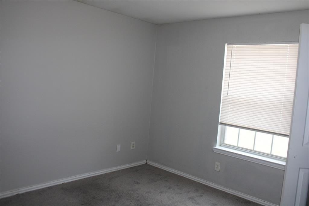 421 Myers Cir - Photo 5 of 21