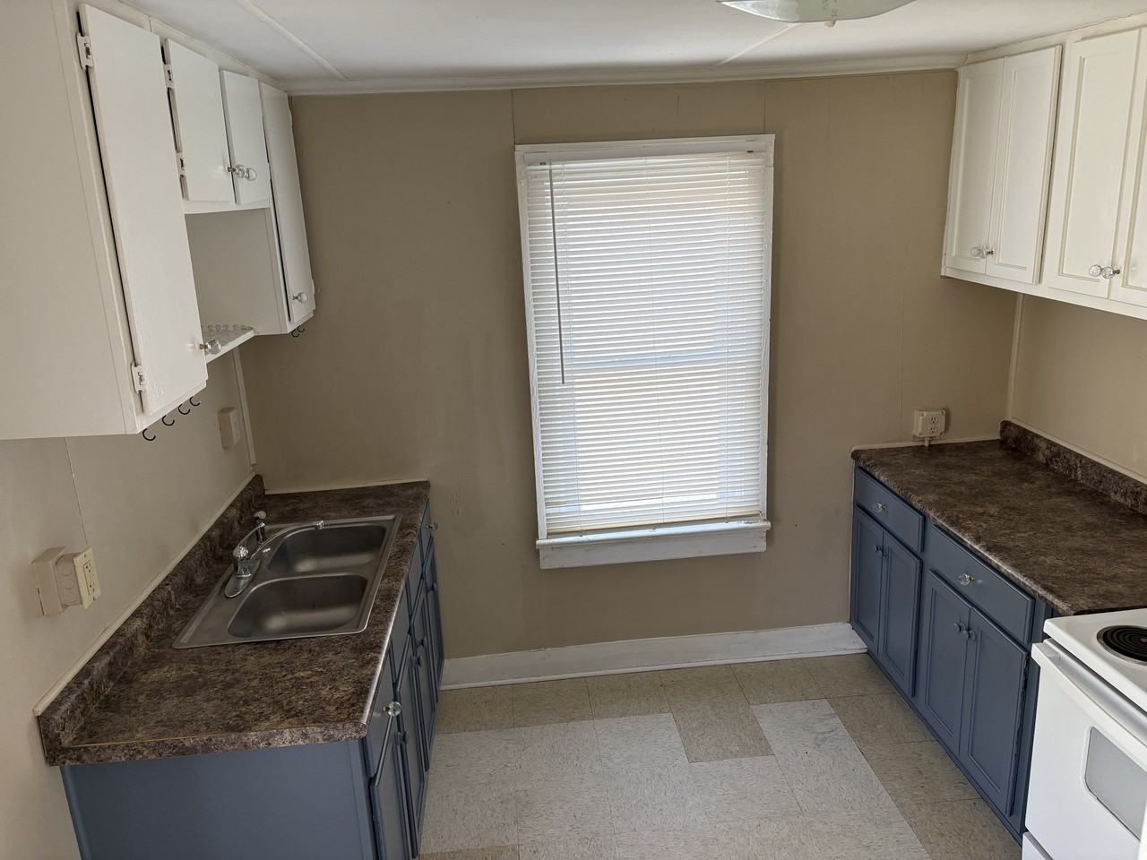 400 Lamar St #1 - Photo 3 of 16