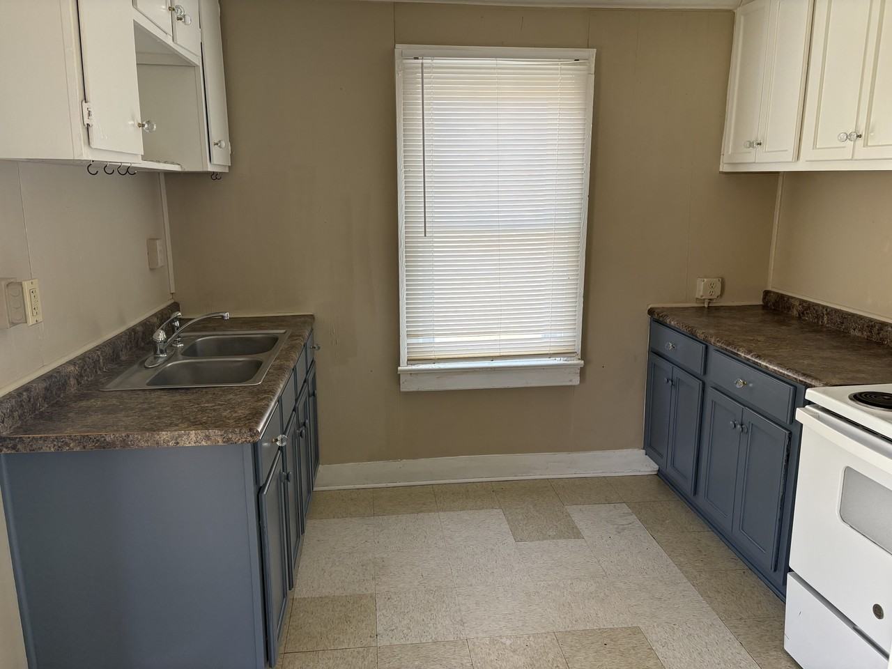 400 Lamar St #1 - Photo 4 of 16