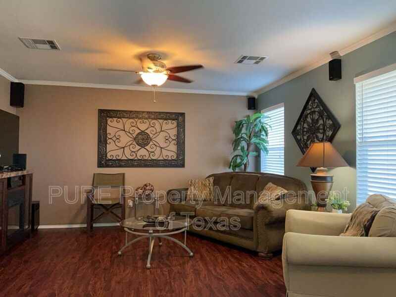 108 Covey Ln - Photo 6 of 39