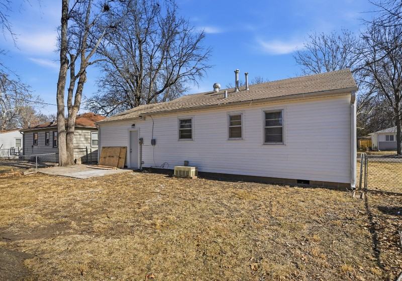 1231 N 53rd St - Photo 3 of 18