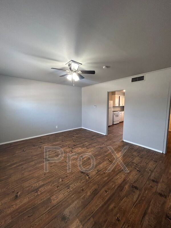 400 Dyer St - Photo 2 of 18