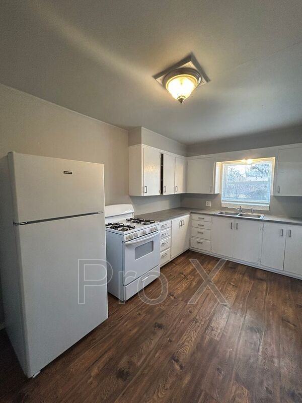 400 Dyer St - Photo 4 of 18