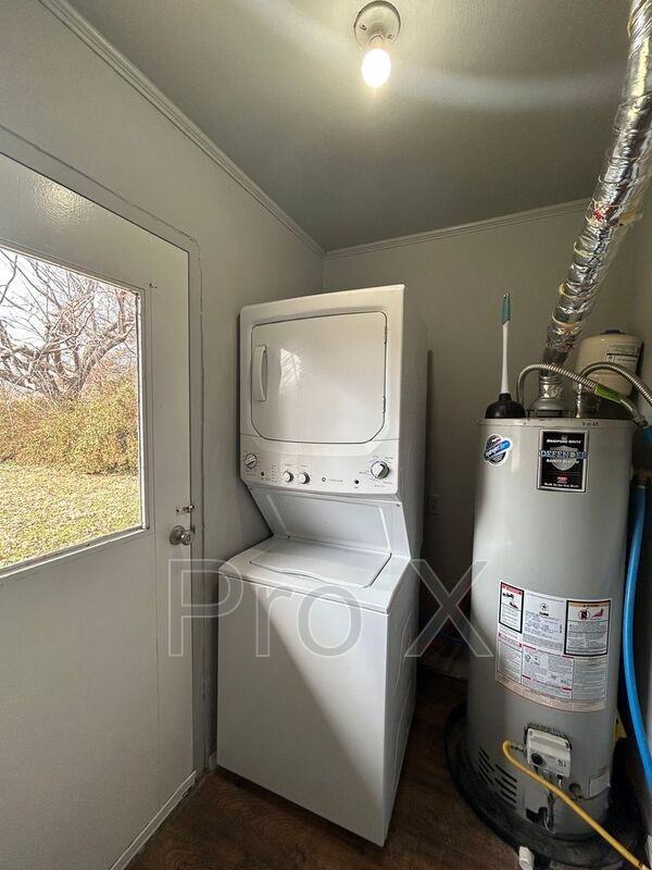 400 Dyer St - Photo 6 of 18