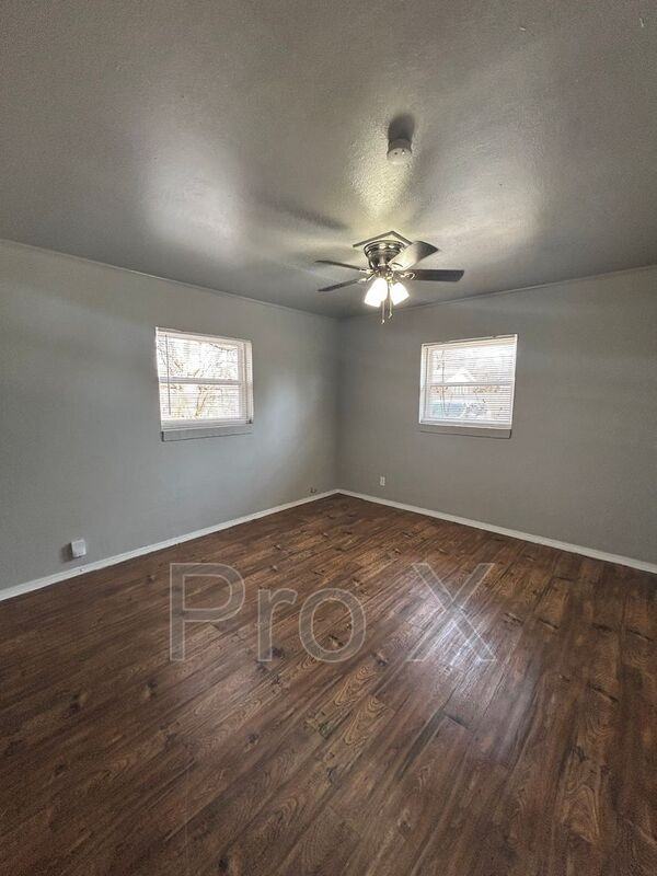 400 Dyer St - Photo 7 of 18