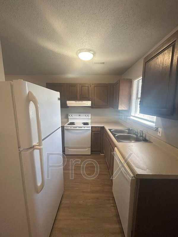 520 N Betty Jo Dr - Photo 7 of 17