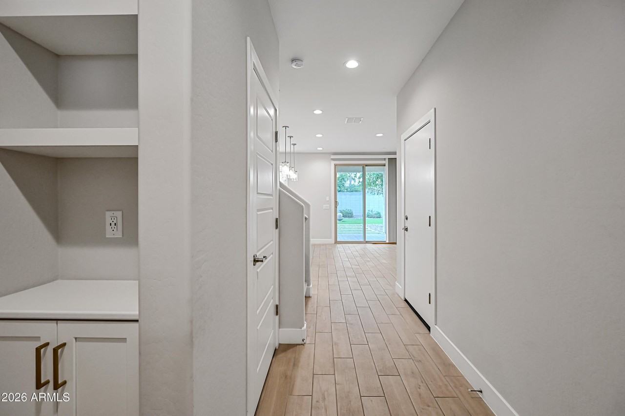 708 N 110th Dr - Photo 2 of 27