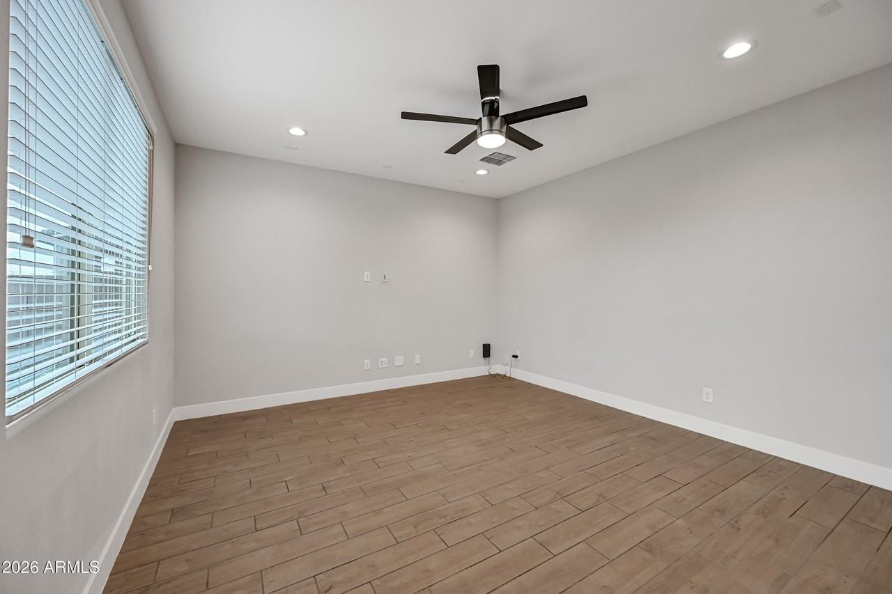 708 N 110th Dr - Photo 4 of 27