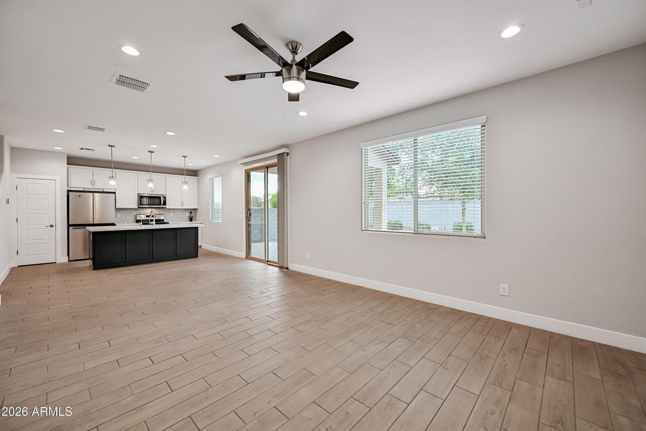 708 N 110th Dr - Photo 5 of 27