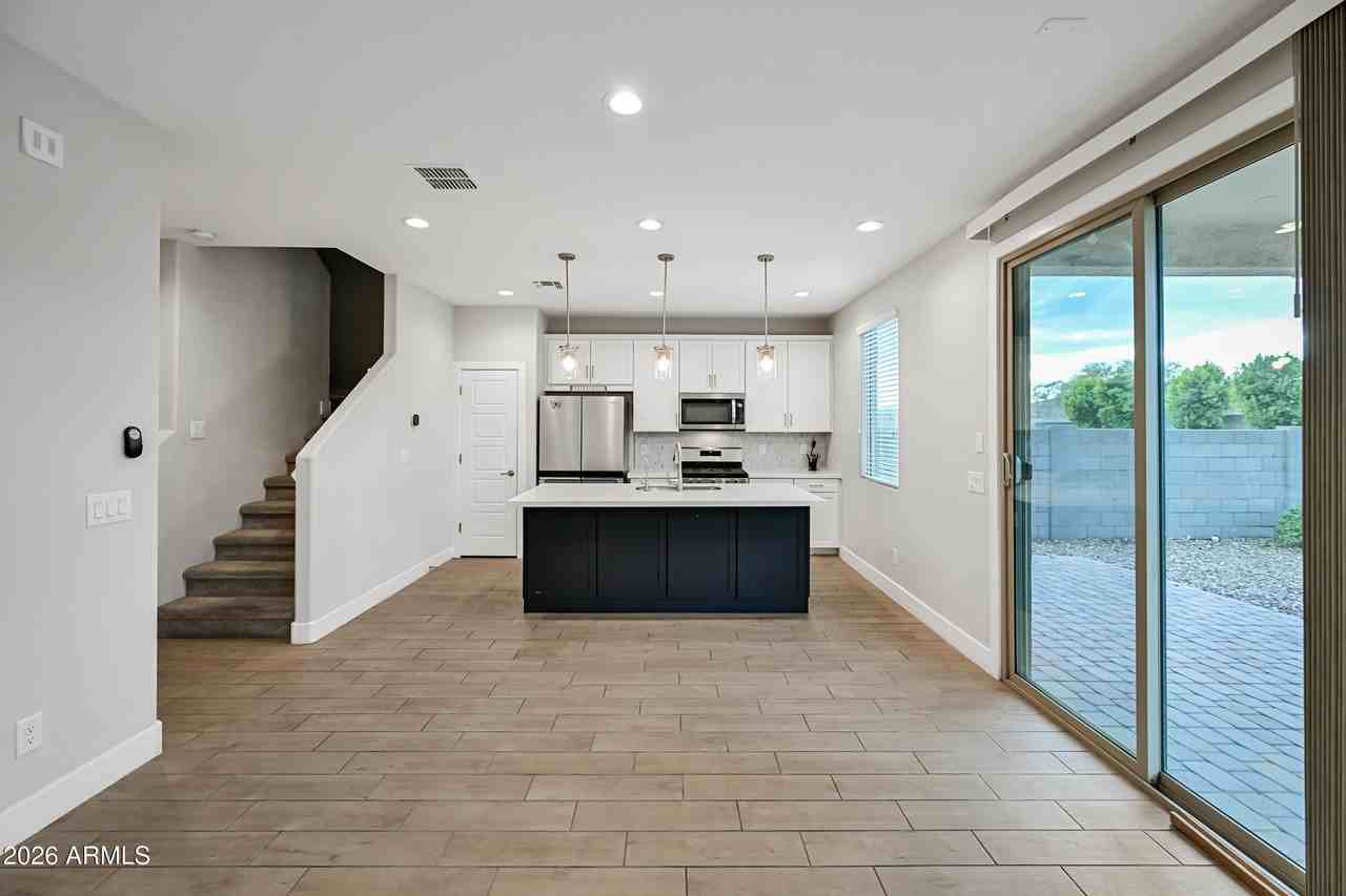 708 N 110th Dr - Photo 6 of 27