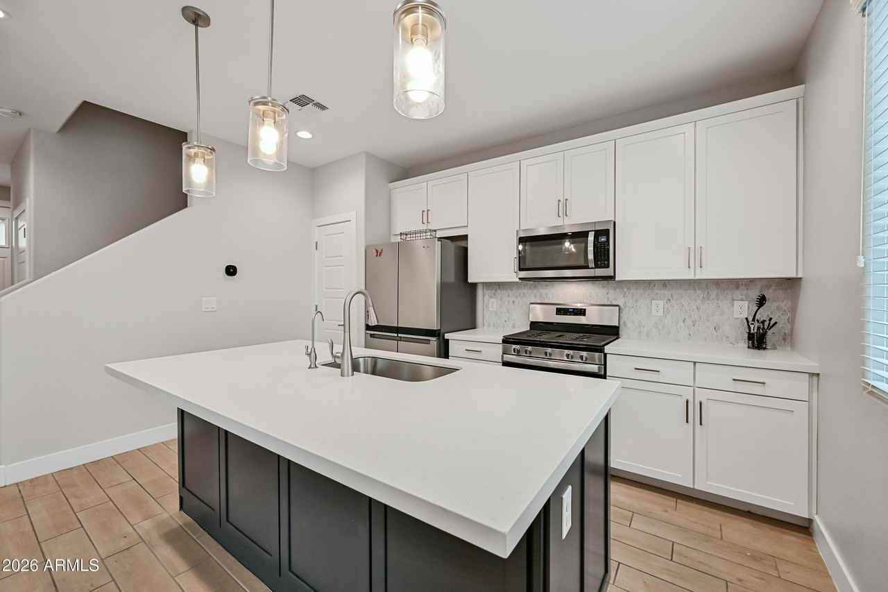 708 N 110th Dr - Photo 7 of 27