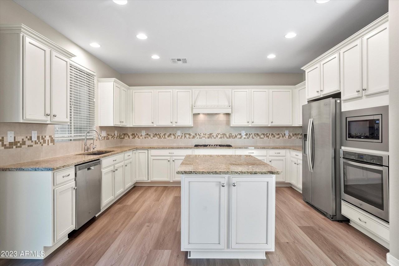 3842 E Cat Balue Dr - Photo 2 of 45