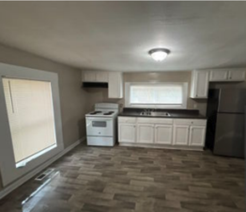 218 Irving Ave - Photo 5 of 10