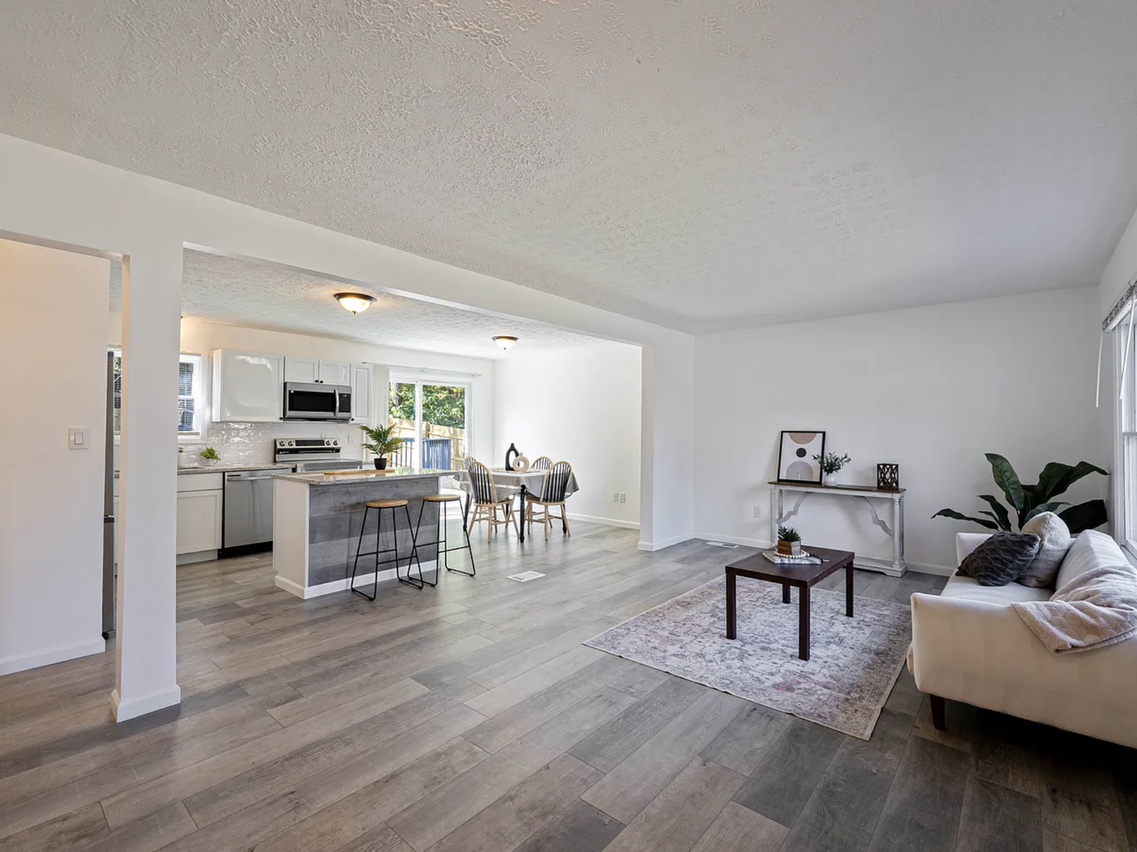 2117 Drumlin Dr #1 - Photo 5 of 10