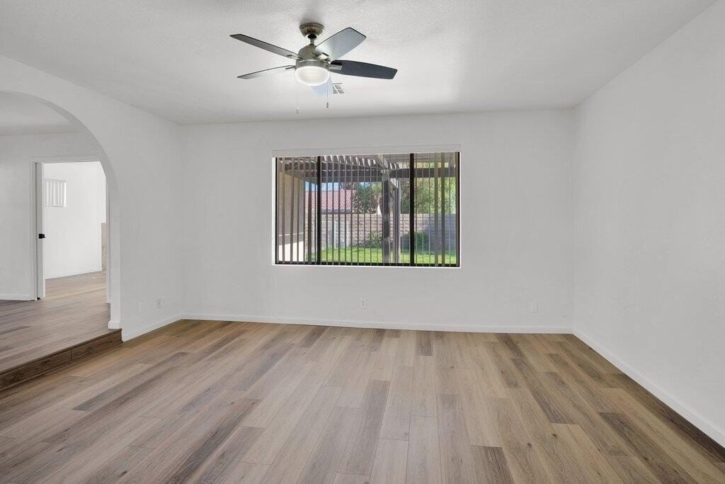 27176 Shadowcrest Ln - Photo 5 of 32