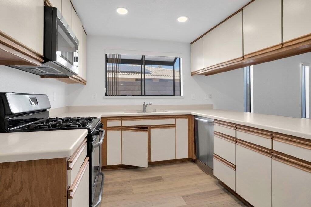 27176 Shadowcrest Ln - Photo 7 of 32