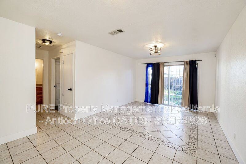 2101 Banyan Way - Photo 3 of 20