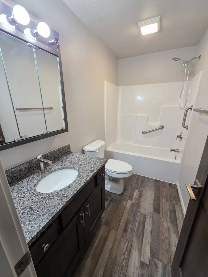 2050 Quail St #5 - Photo 6 of 11