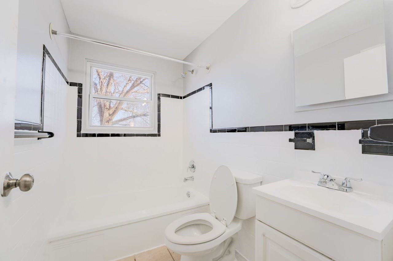 Park Road apartments - Photo 4 of 8