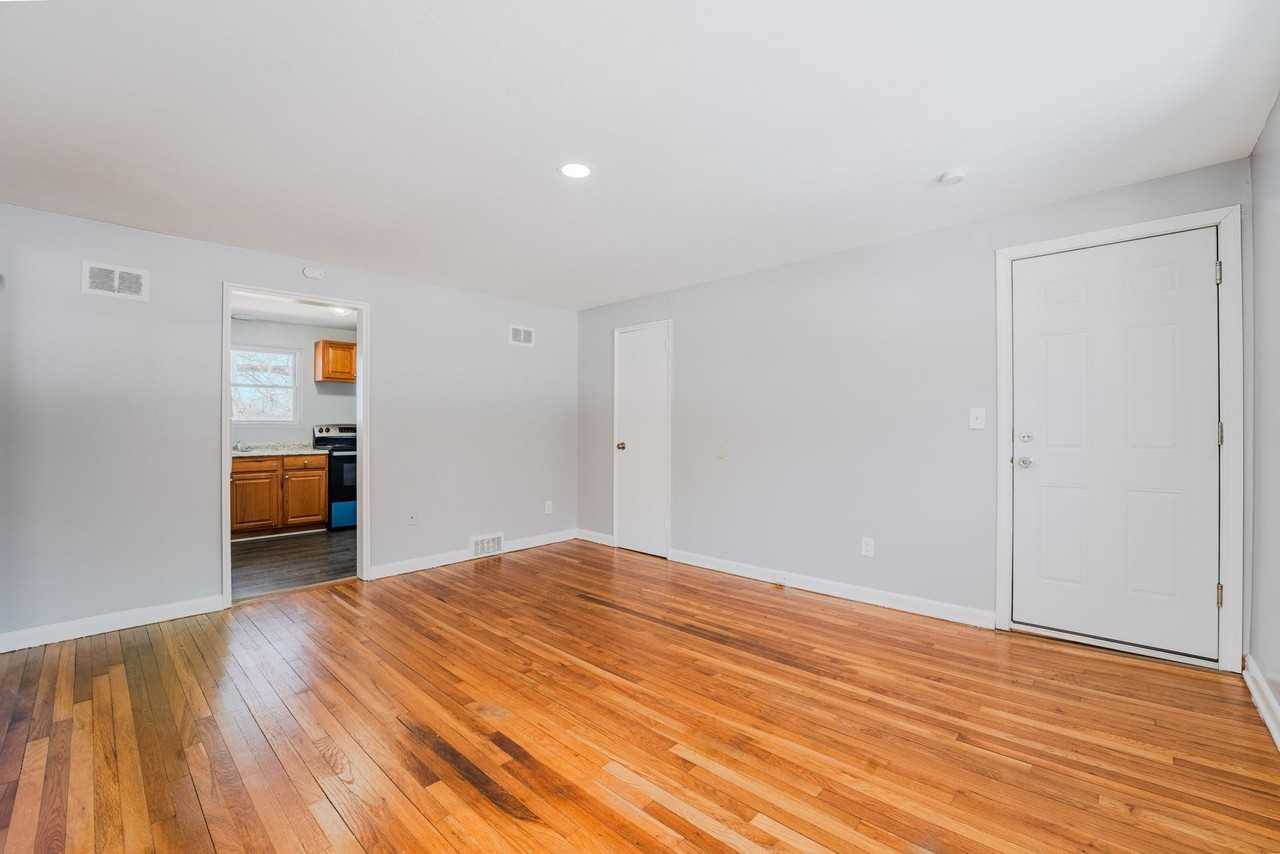 Park Road apartments - Photo 6 of 8