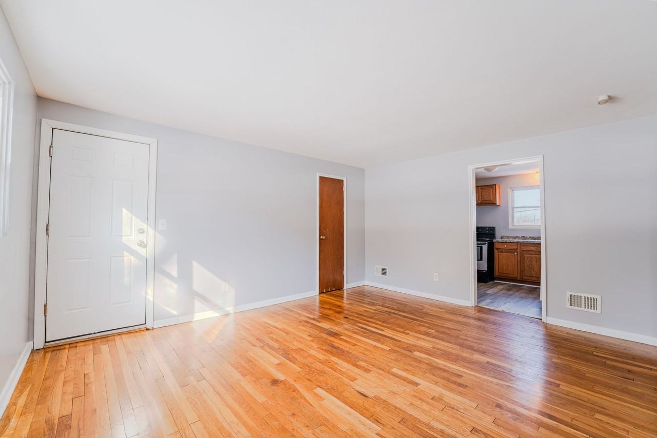 Park Road apartments - Photo 7 of 8