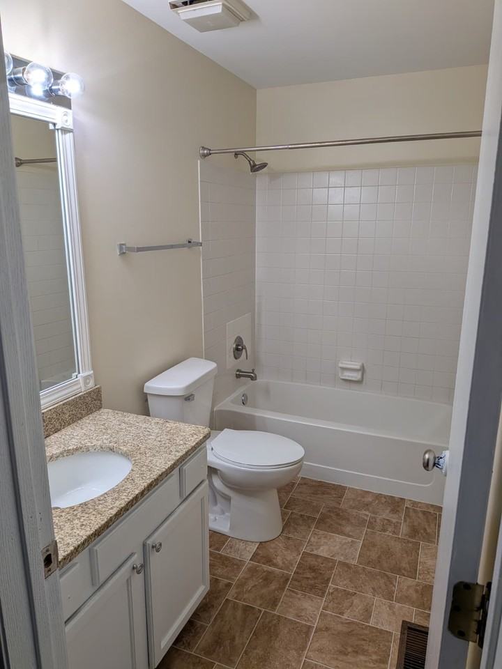 5S455 Scots Drive - 1Unit F #1 - Photo 3 of 20