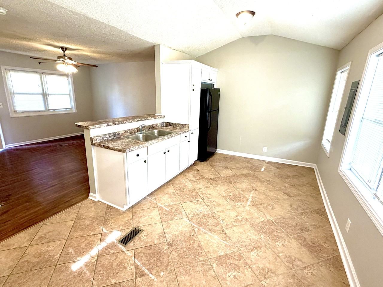 124 Riverview Ct #1 - Photo 2 of 13