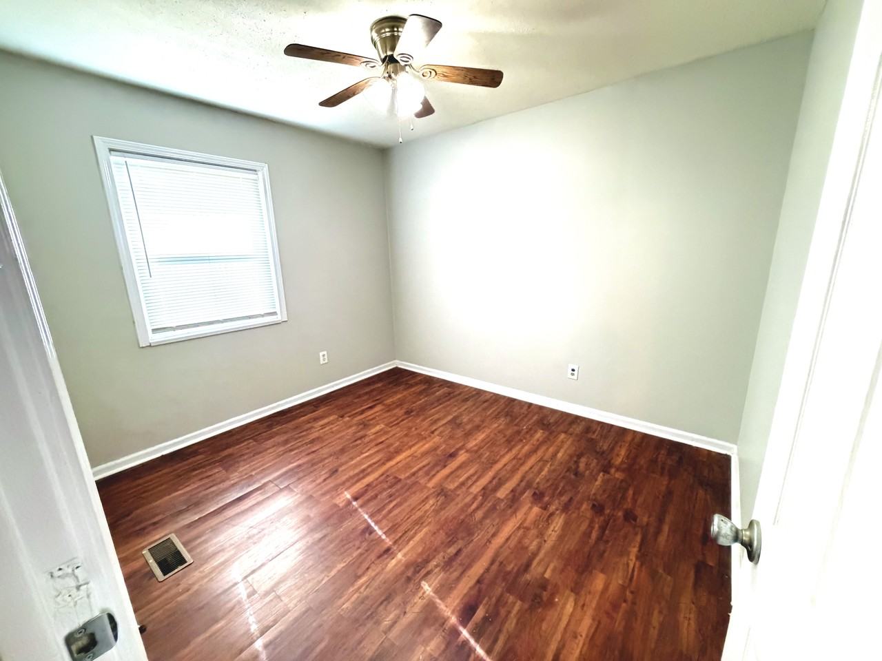 124 Riverview Ct #1 - Photo 5 of 13