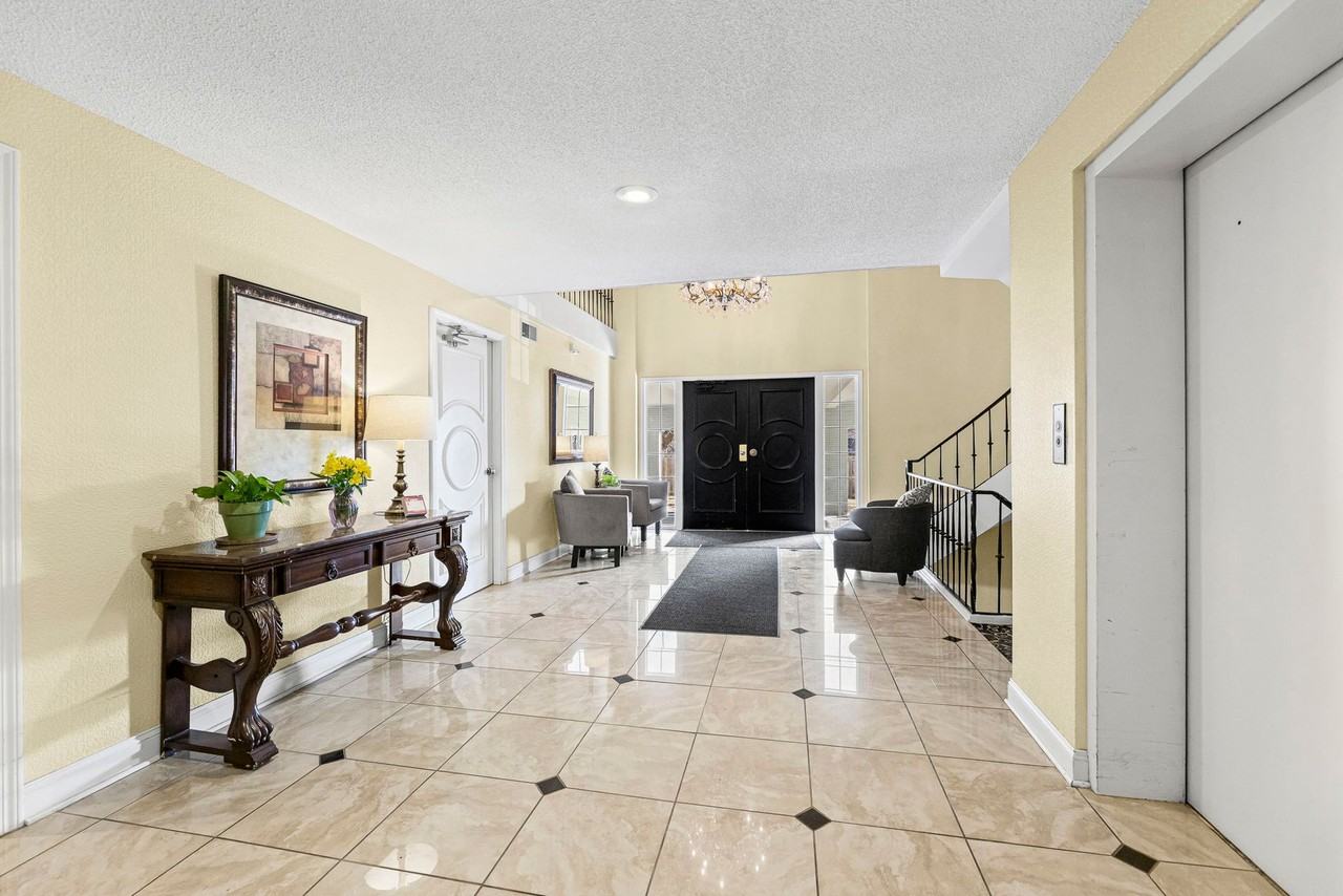 Marseille Apartments - Photo 4 of 8